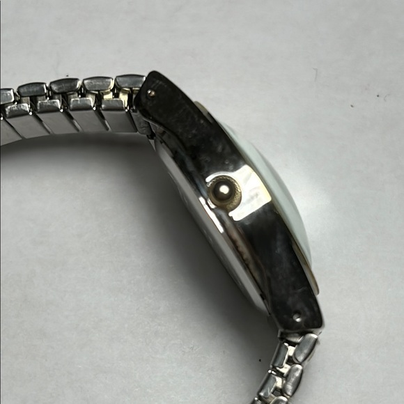 Ladies Waltham Quartz Watch - gold and silver tones - Picture 8 of 12